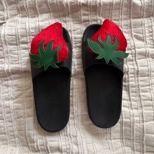 JW ANDERSON strawberry flip flops sz 38